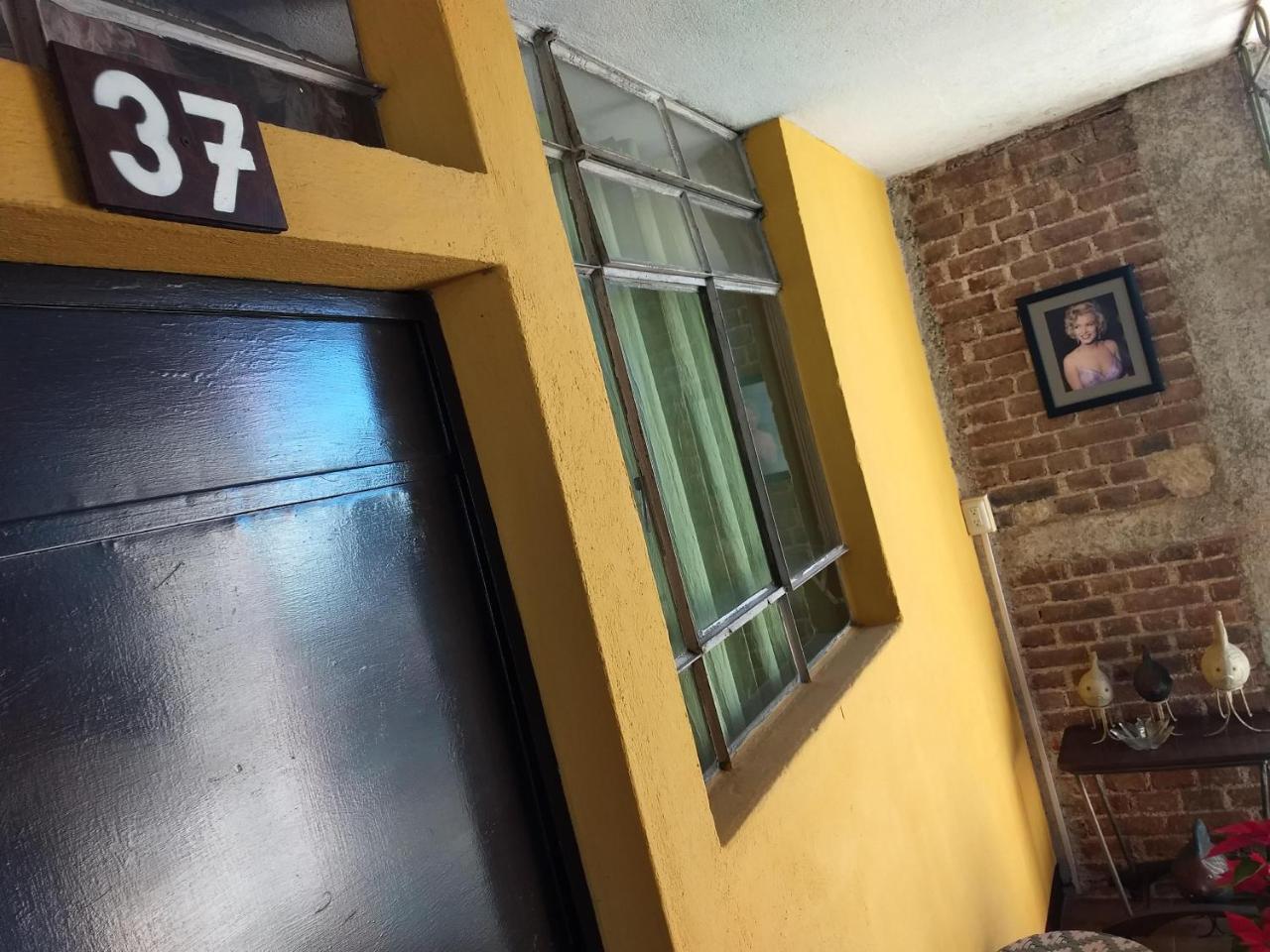 Give House Bed & Breakfast Guatemala City Exterior foto