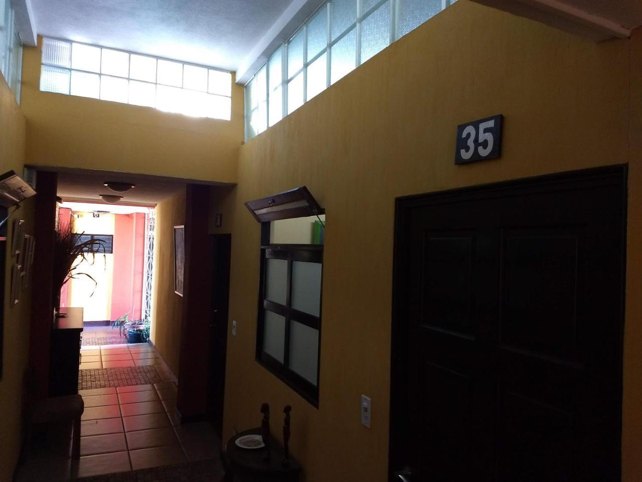 Give House Bed & Breakfast Guatemala City Exterior foto