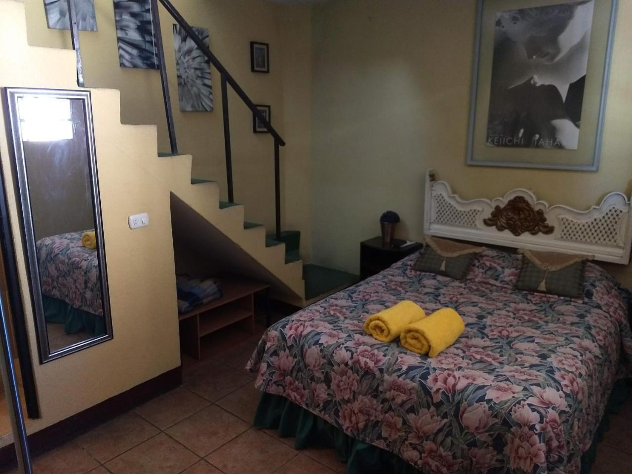 Give House Bed & Breakfast Guatemala City Exterior foto