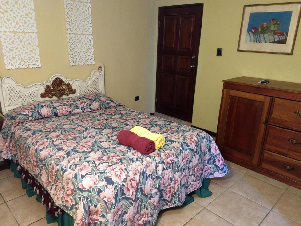 Give House Bed & Breakfast Guatemala City Exterior foto
